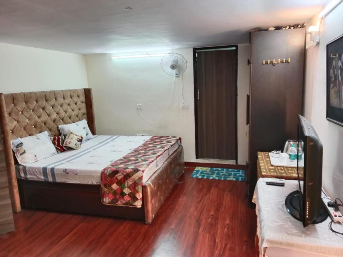 Awasthi Kozi Stays B&B - Closest To Vfs Nova Deli Exterior foto