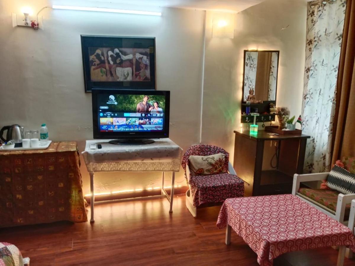 Awasthi Kozi Stays B&B - Closest To Vfs Nova Deli Exterior foto